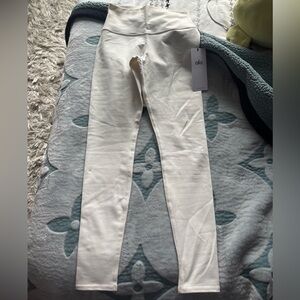 ALO Yoga High-Waist Airbrush Legging in white